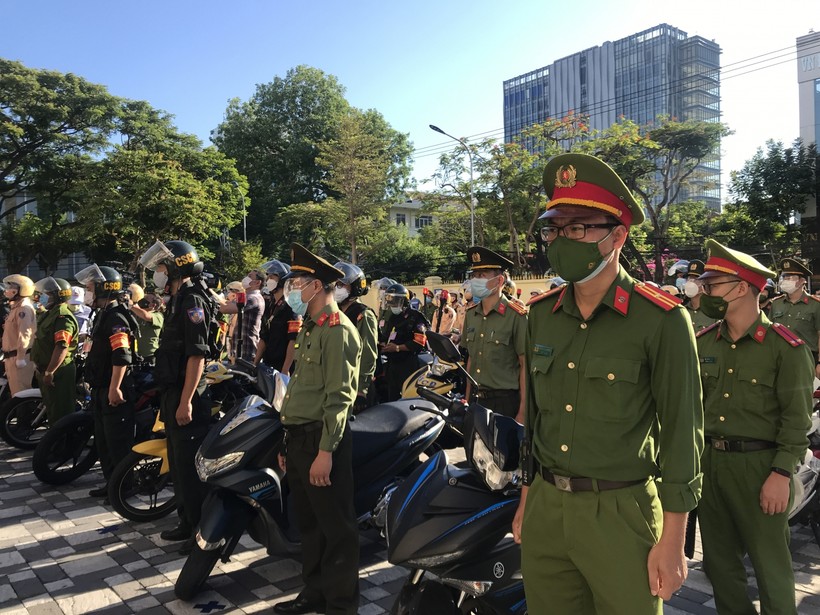 Lực lượng công an TP Đà Nẵng lên đường làm nhiệm vụ. 