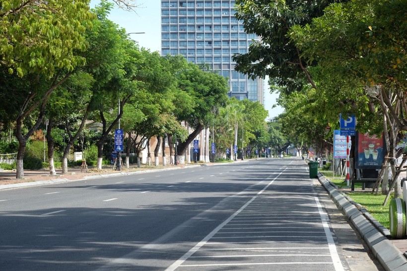 Đường phố Đà Nẵng trong những ngày thực hiện "ai ở đâu thì ở đó". 
