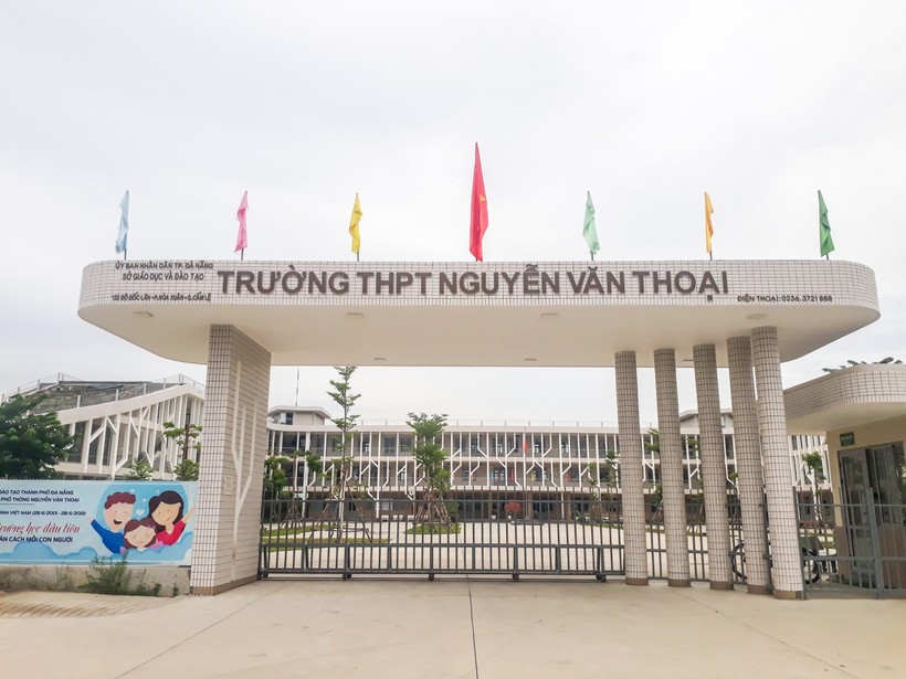Trường THPT Nguyễn Văn Thoại (quận Cẩm Lệ, TP Đà Nẵng). 