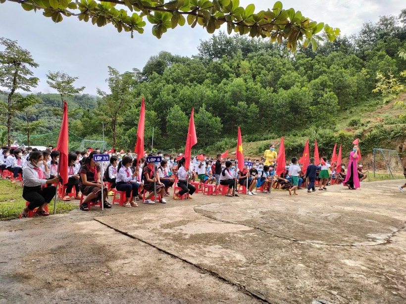 Buổi lễ khai giảng của  học sinh Trường Phổ thông dân tộc Bán trú Tiểu học và THCS Trà Ka (huyện Bắc Trà My, tỉnh Quảng Nam).