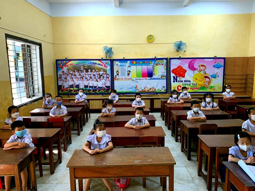 Học sinh trên địa bàn tỉnh Thừa Thiên Huế đi học trở lại. 