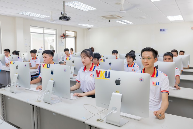 Sinh viên Trường ĐH Công nghệ thông tin và Truyền thông Việt - Hàn (Đại học Đà Nẵng) được học tập trong môi trường hiện đại. Ảnh tư liệu. 