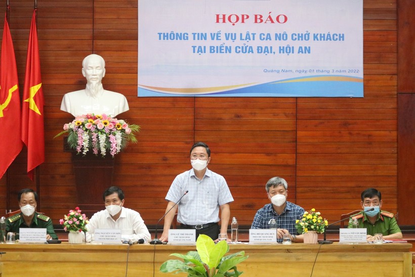 Lãnh đạo UBND tỉnh Quảng Nam chủ trì buổi họp báo. 