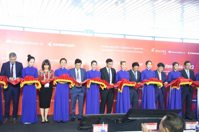 Lãnh đạo UBND TP. Đà Nẵng cắt băng khai mạc Diễn đàn phát triển đường bay châu Á 2022 (Routes Asia). 