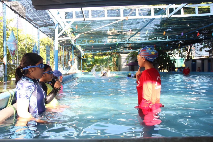 Các lớp dạy bơi được tổ chức từ ngày 12-7 đến 12-8 với thời lượng 14 buổi/1 lớp học.