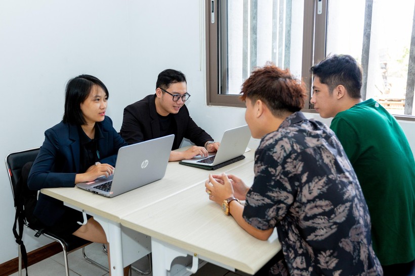 Các sinh viên Trường Đại học FPT Đà Nẵng được các doanh nghiệp phỏng vấn.