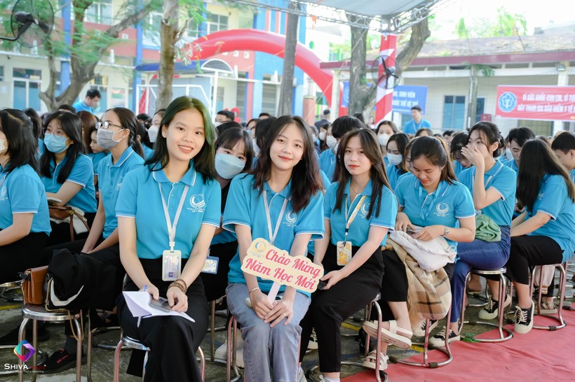 Các tân sinh viên Trường Cao đẳng Công nghệ Y - Dược Việt Nam
