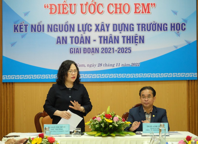 Đoàn công tác của Bộ GD&ĐT do Thứ trưởng Ngô Thị Minh làm trưởng đoàn làm việc với lãnh đạo UBND tỉnh Quảng Nam. 