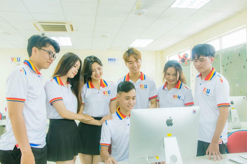Sinh viên Trường Đại học Công nghệ thông tin và truyền thông Việt - Hàn (Đại học Đà Nẵng). Ảnh: Nguyễn Hòa. 