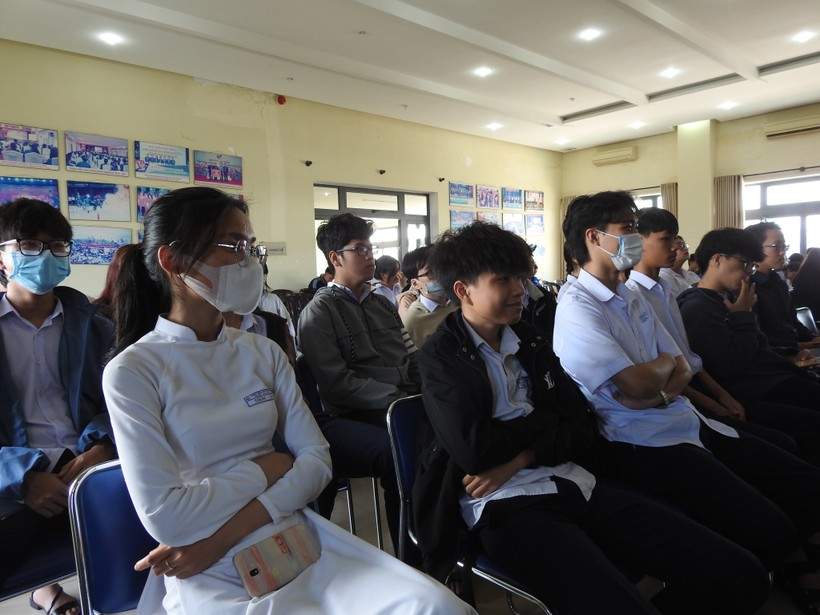 Học sinh, sinh viên sẽ tham gia Hội thi “Olympic tiếng Anh thành phố Đà Nẵng - Danang WISE English Olympic” năm học 2023. Ảnh: Hoàng Vinh. 