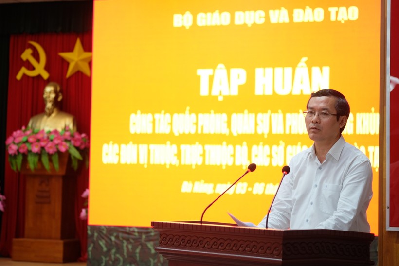 Thứ trưởng Bộ GD&ĐT Nguyễn Văn Phúc phát biểu khai mạc Tập huấn. Ảnh: Hoàng Vinh. 
