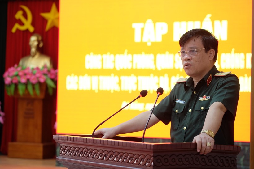 Thiếu tướng Trần Ngọc Thanh – Vụ trưởng Vụ Giáo dục Quốc phòng và An ninh (Bộ GD&ĐT), Trưởng Ban tổ chức lớp tập huấn phát biểu bế mạc. Ảnh: Hoàng Vinh