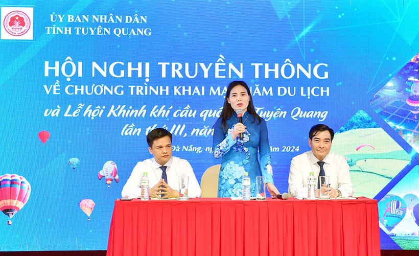Đại diện Sở Văn hoá Thể thao và Du lịch tỉnh Tuyên Quang thông tin về chương trình.