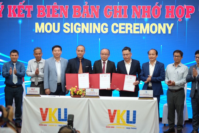 Lãnh đạo Trường VKU ký kết hợp tác với Tập đoàn Đầu tư Công nghệ Nam Long và Trung tâm phát triển phần mềm (SDC) – Đại học Đà Nẵng.