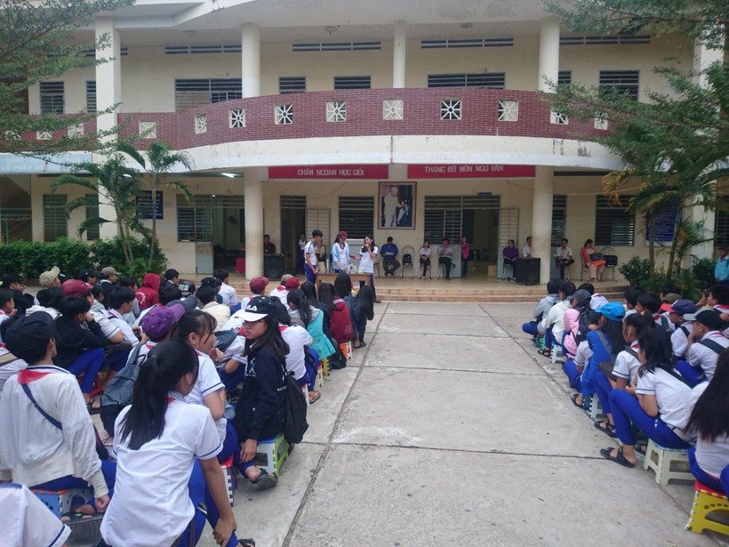 Hoạt động Công tác xã hội học đường tại Trường THCS Vĩnh Xương, thị xã Tân Châu, An Giang.