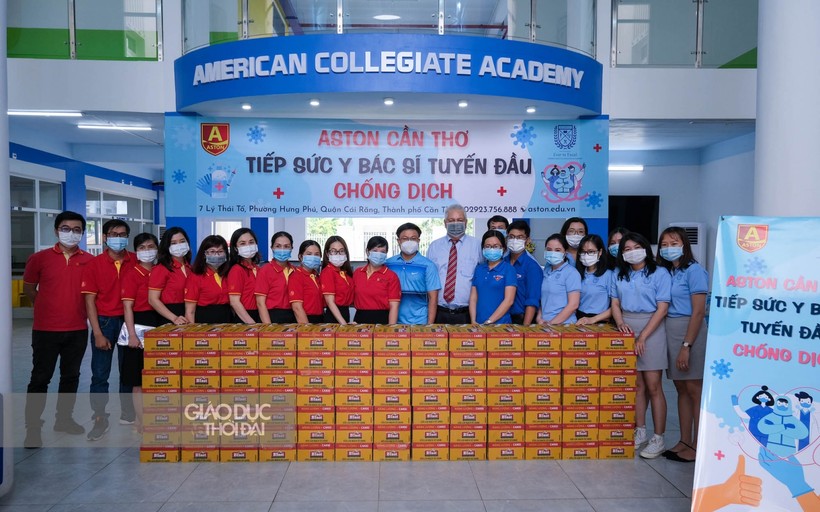 ASTON Cần Thơ trao tặng sữa cho đội ngũ y bác sĩ TP Cần Thơ.