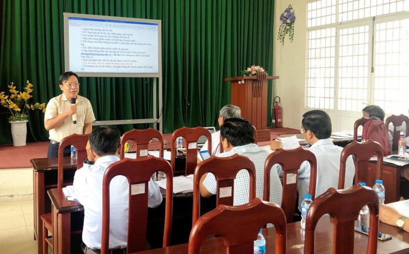 Ông Trần Tuấn Khanh, Phó Giám đốc Sở GD&ĐT An Giang phát biểu chỉ đạo tại lễ khai mạc hội thi.