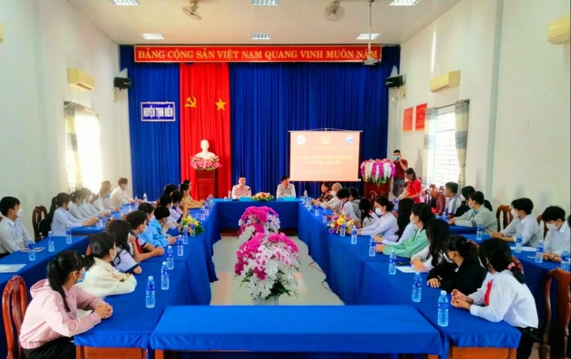 Quang cảnh lễ trao học bổng tại Tịnh Biên.