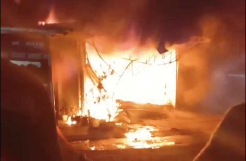 Hình ảnh ngôi nhà giáo viên bị cháy (ảnh cắt từ clip)