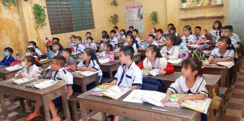 Học sinh Trường Tiểu học A thị trấn Phú Hòa (Thoại Sơn, An Giang) ổn định học tập ngay sau Tết Nguyên đán.