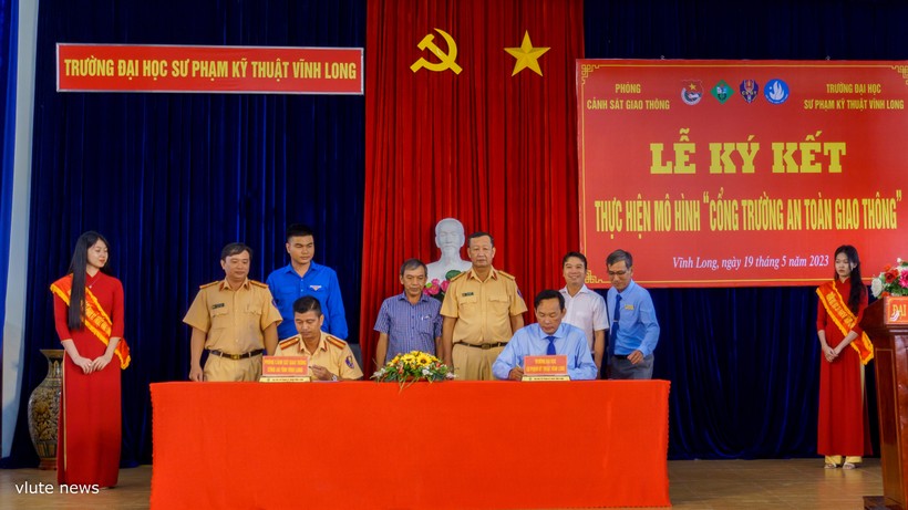 Trường Đại học Sư phạm kỹ thuật Vĩnh Long ký kết cùng công an tỉnh.