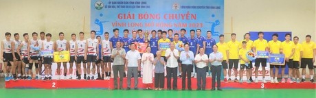 Đội chủ nhà vô địch Giải Bóng chuyền Vĩnh Long mở rộng