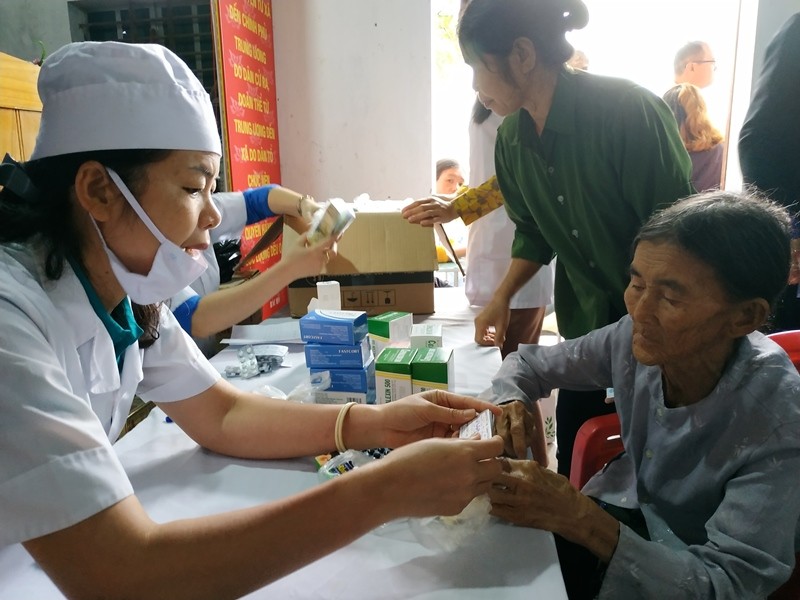 Formosa Hà Tĩnh tổ chức khám, cấp phát thuốc cho gần 300 người dân