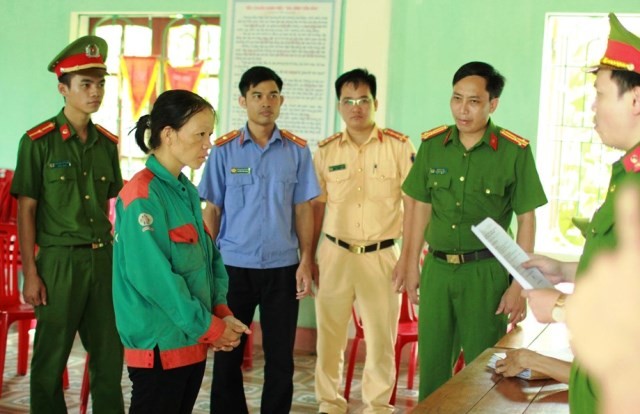 Cơ quan CSĐT tống đạt quyết định khởi tố đối với Nguyễn Thị Hảo