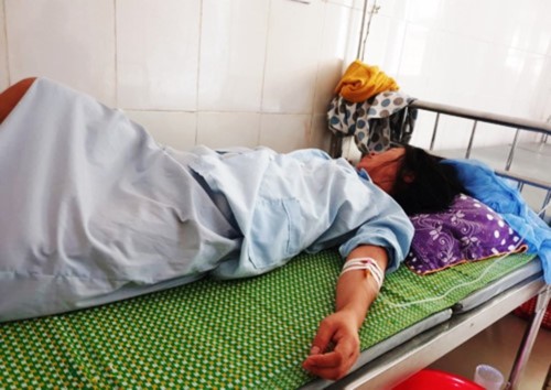 Sản phụ Tình thời điểm đang cấp cứu tại Bệnh viện Đa khoa huyện Đức Thọ.