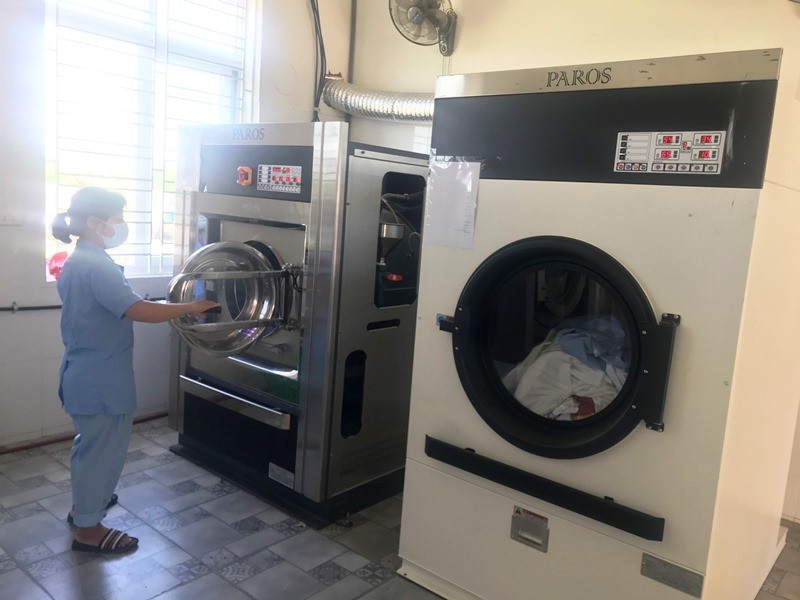 2 chiếc máy giặt, sấy tại Bệnh viện Đa khoa huyện Nghi Xuân.