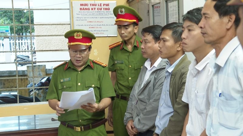 Ông Nguyễn Văn Hòa cùng nhiều đồng phạm bị bắt để điều tra hành vi trái pháp luật.