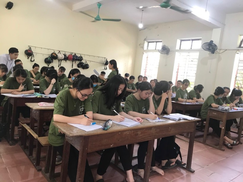 Học sinh lớp 12 tại các trường học ở Hà Tĩnh được ôn luyện thi tốt nghiệp THPT từ đầu năm học mới.