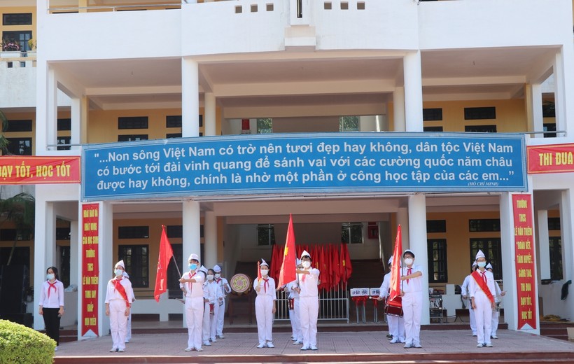 Học sinh Trường THCS Lê Văn Thiêm tập duyệt nghi lễ trước ngày khai giảng năm học mới.