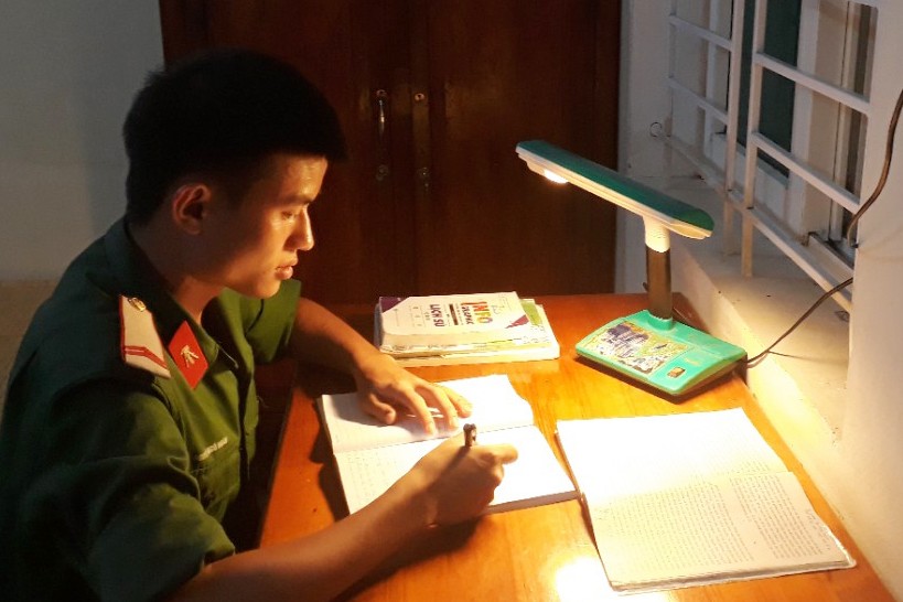 Em Nguyễn Ngô Hoàn trong gần 2 năm đi nghĩa vụ quân sự nhưng luôn nuôi ước mơ trở thành Học viên Trường Sĩ quan Chính trị.