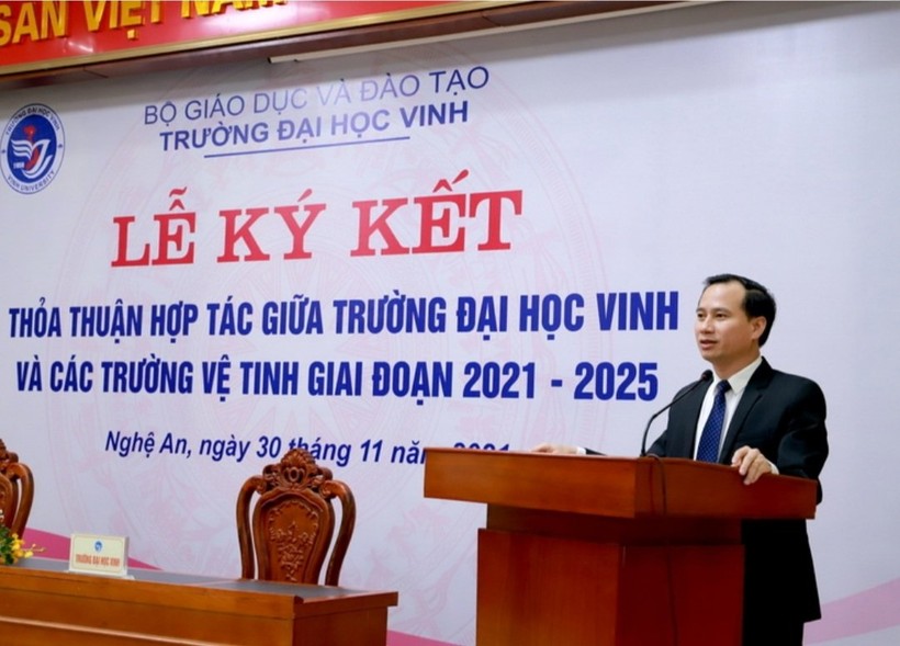 GS.TS. Nguyễn Huy Bằng - Hiệu trưởng Trường Đại học Vinh phát biểu.