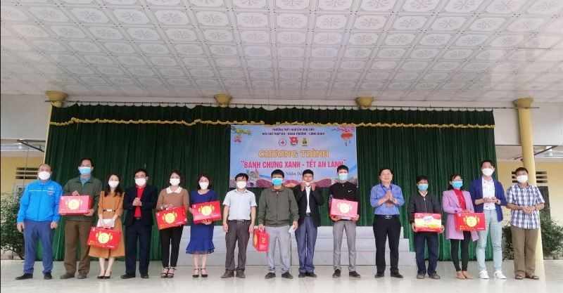 Trường THPT Nguyễn Văn Trỗi (huyện Lộc Hà) tổ chức những buổi hoạt động an sinh xã hội cho giáo viên.