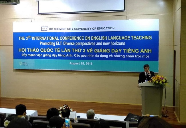 PGS.TS Nguyễn Thanh Tùng -Phó trưởng khoa tiếng Anh, trường ĐH Sư phạm TPHCM phát biểu tại hội thảo.