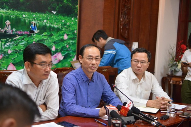 Thứ trưởng Bộ Giao thông Vận tải Lê Đình Thọ cùng Phó Ban An toàn giao thông (ATGT) Quốc gia Khuất Việt Hùng đã trực tiếp có mặt tại Long An để họp khẩn về vụ tai nạn.