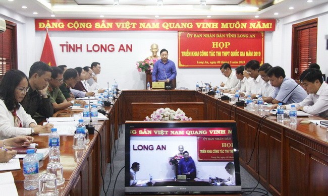 Ông Phạm Tấn Hòa, Phó Chủ tịch UBND tỉnh  Long An, Trưởng Ban Chỉ đạo thi THPT
quốc gia năm 2019 chủ trì cuộc họp.
