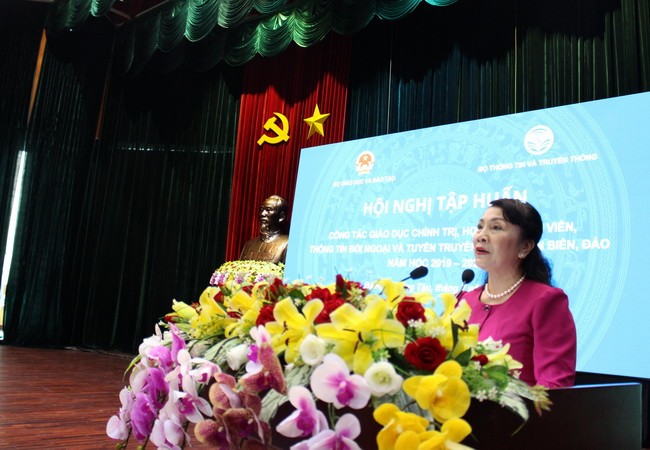 Thứ trưởng Bộ GD&ĐT Nguyễn Thị Nghĩa phát biểu khai mạc Hội nghị