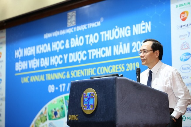 PGS.TS.BS Trương Quang Bình - Phó Giám đốc Bệnh viện phát biểu tại  hội nghị.