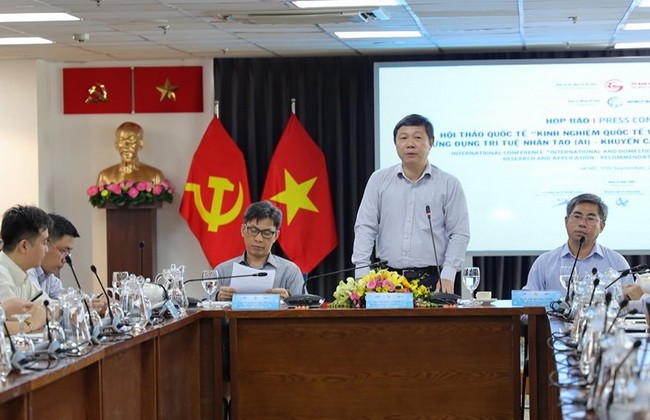 Ông Dương Anh Đức, Giám đốc Sở TT&TT TPHCM chia sẻ tại buổi họp báo.
