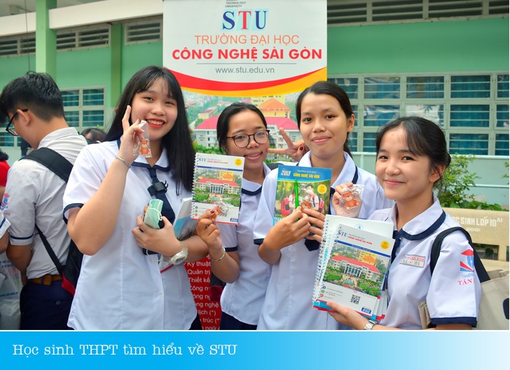 Học sinh đến thăm quan trải nghiêm tại Trường ĐH Công nghệ Sài Gòn. (Ảnh: NTCC).