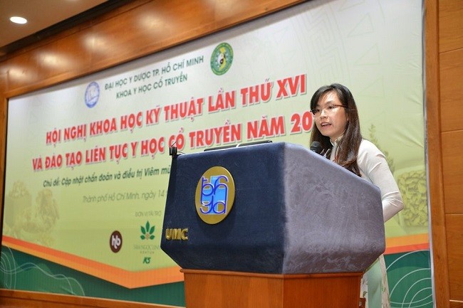 PGS TS BS Trịnh Thị Diệu Thường -Trưởng Khoa Y học cổ truyền ĐH Y Dược TPHCM, phát biểu tại Hội nghị.