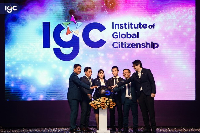 Lãnh đạo Tập đoàn Giáo dục IGC công bố ra mắt thương hiệu mới IGC tại buổi lễ.