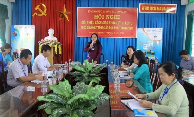 Phó Giám đốc Sở GD&ĐT Long An- Phan Thị Dạ Thảo phát biểu tại hội nghị (Ảnh: N.Thạch)