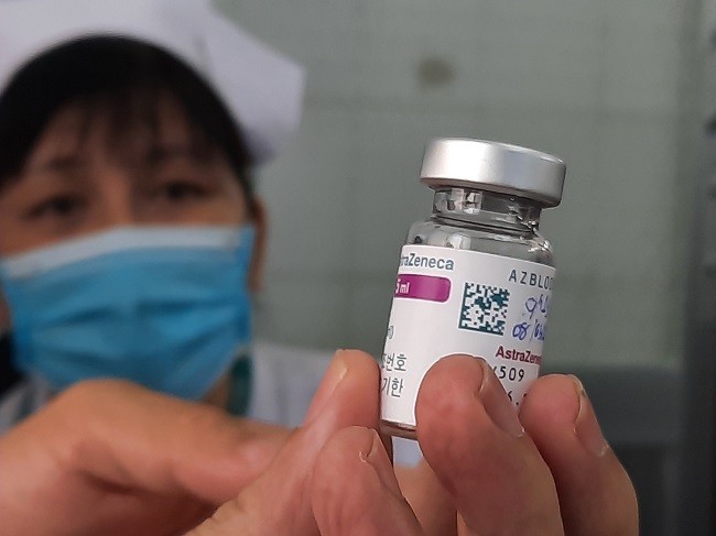 Những liều vắc xin phòng Covid-19 của AstraZeneca đầu tiên đã được BV Bệnh Nhiệt đới TPHCM tiêm cho 100 nhân viên BV hôm nay 8/3.