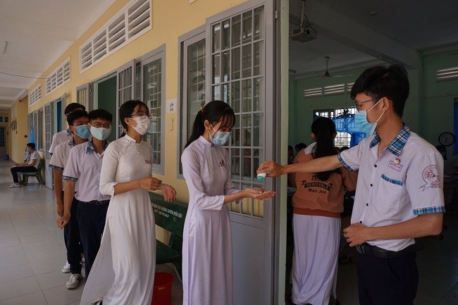 Học sinh phải đeo khẩu trang, rửa tay sát khuẩn để đảm bảo công tác phòng chống dịch Covid-19 (Ảnh: minh họa)