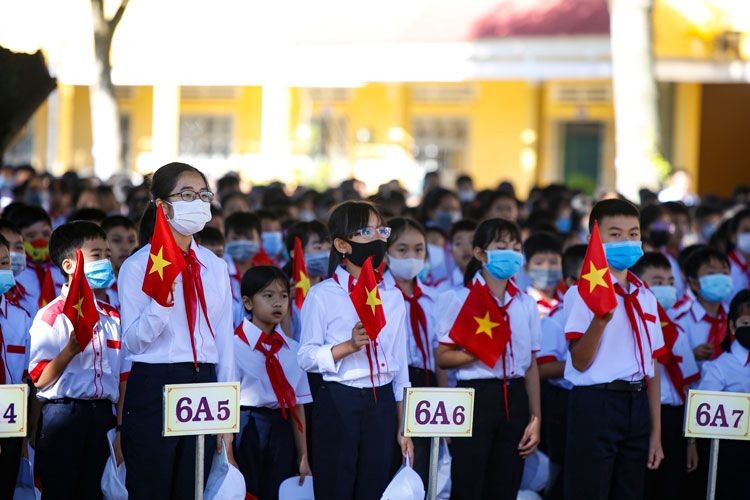 Học sinh Trường THCS Lê Hồng Phong, huyện Đức Trọng trong lễ khai giảng năm học 2020-2021.