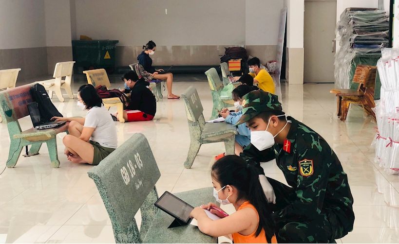 Không gian lớp học dã chiến tại Chung cư 1050, Phường 12, quận Bình Thạnh TP.HCM cho các học sinh, sinh viên mùa dịch (Ảnh: CTV)